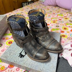 Freebird by Steven Boots size 11-Crue Brown Multi